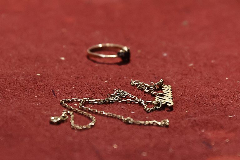 Cómo comprar oro físico de forma segura: conoce las seis claves que debes revisar antes de invertir