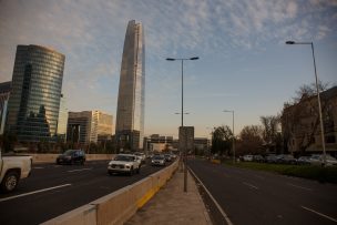 Atención conductores: accidente provoca restricción de pista en Costanera Norte