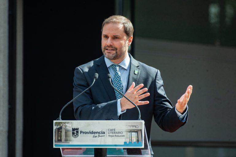 Alcalde Bellolio anuncia querella tras balacera contra patrullas municipales en Providencia
