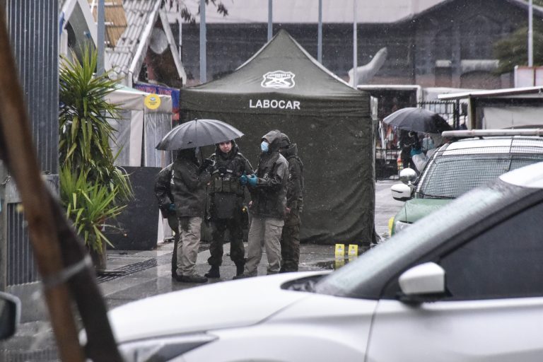 Dos detenidos por robo en barrio Franklin: Fiscalía identificó a cuatro involucrados y busca a un prófugo
