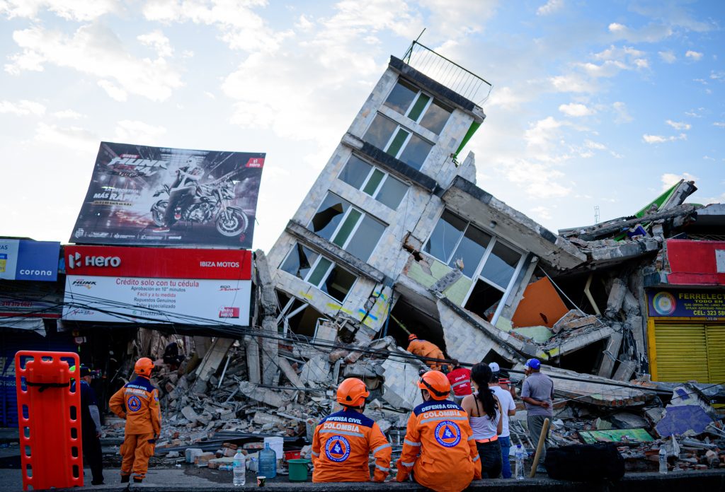 Colombia decreta tres días de duelo nacional tras terremoto que deja cientos de muertos