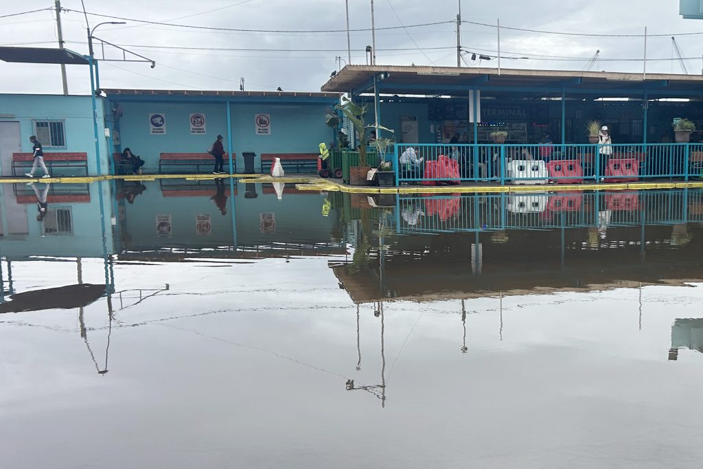 Mineduc suspende las clases este martes en estas regiones por sistema frontal