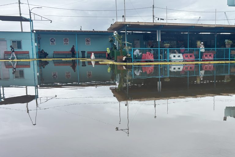 Mineduc suspende las clases este martes en estas regiones por sistema frontal