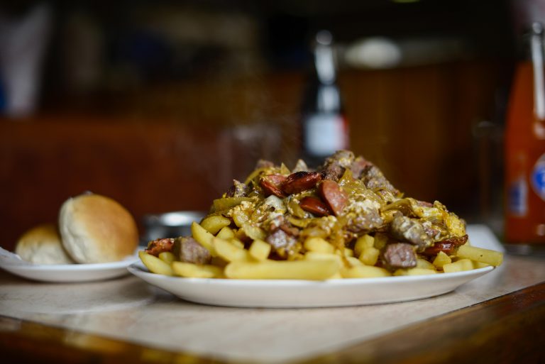 Día Nacional de la Chorrillana: Revisa cómo preparar este clásico plato chileno