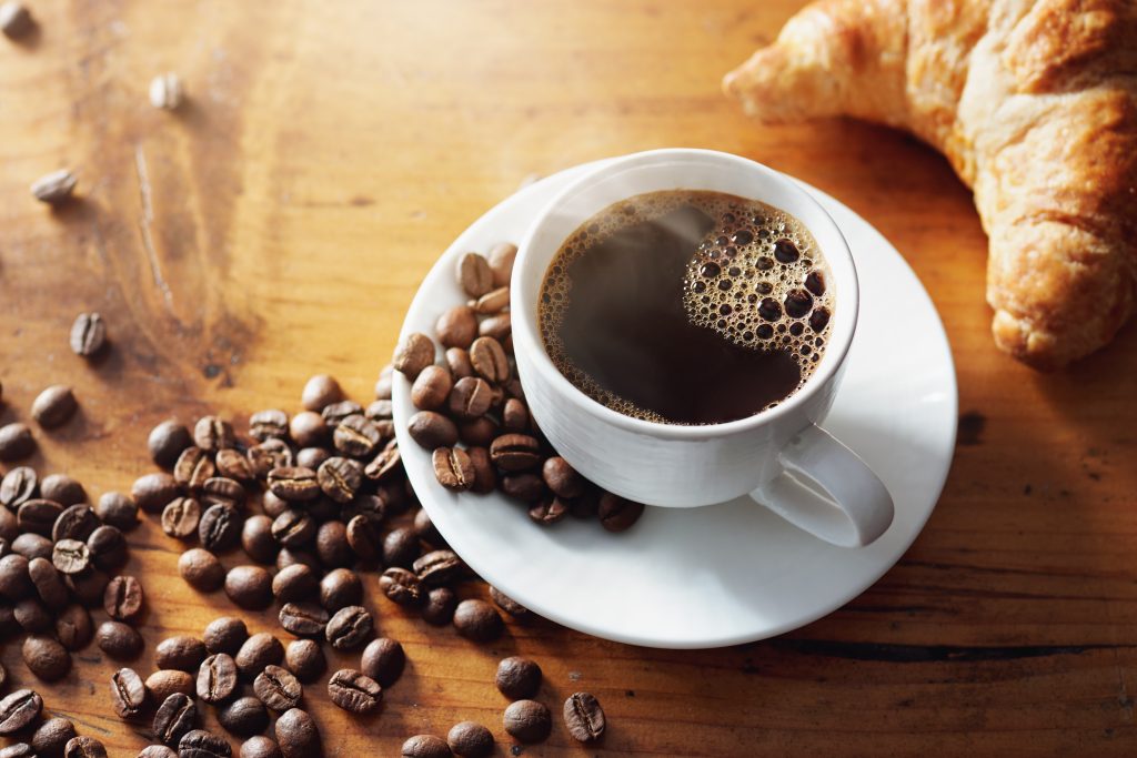 Café todos los días: especialista advierte cuándo su consumo puede comenzar a afectar la salud