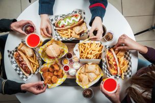 Reconocida cadena celebra 37 años con descuentos, sorteos y un año de hot dogs gratis