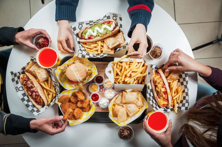 Reconocida cadena celebra 37 años con descuentos, sorteos y un año de hot dogs gratis