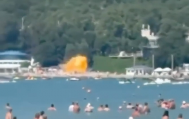 Explosión de dron en una playa deja tres niños muertos en Rusia: Reportan 40 heridos