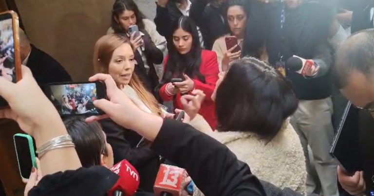 VIDEO | “Delincuente” y “señora de feria”: fuerte cruce entre Camila Flores y Fabiola Campillai en el Senado
