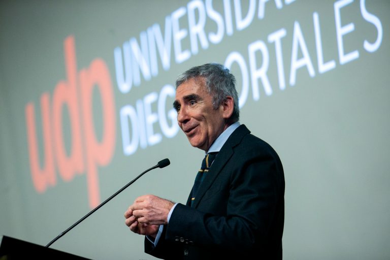 Carlos Peña es renovado como rector de la Universidad Diego Portales por nuevo periodo