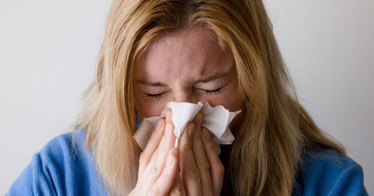Alergias aumentan ad portas de la primavera: expertos explican las razones y cómo reconocer los síntomas