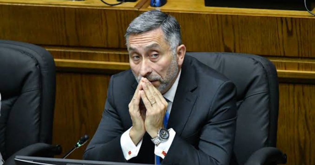 Senador Vial por reforma constitucional: “Esto lleva el ADN republicano”