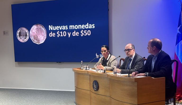 Banco Central presenta nuevas monedas de $10 y $50 con un proceso de producción más eficiente