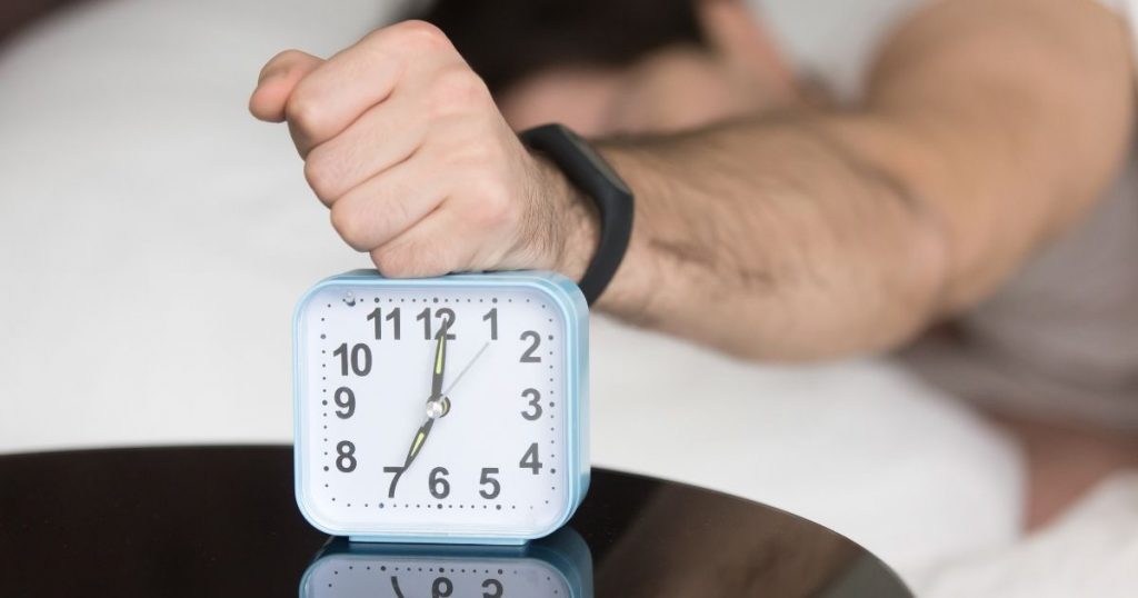 Cambio de hora en Chile: 6 consejos para adaptarse y evitar el cansancio por dormir una hora menos