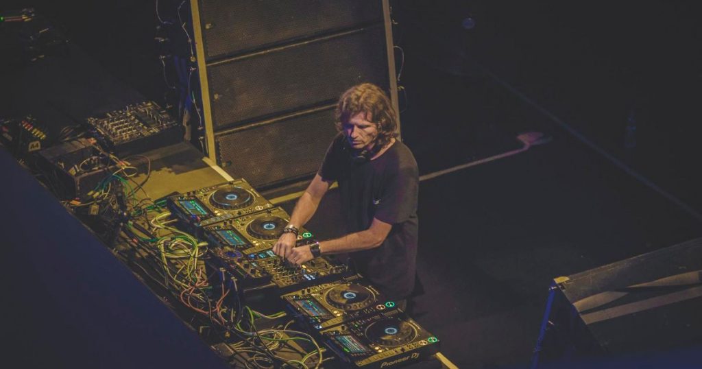 Hernán Cattáneo vuelve a Santiago con innovadora fiesta de día: fecha, lugar y venta de entradas