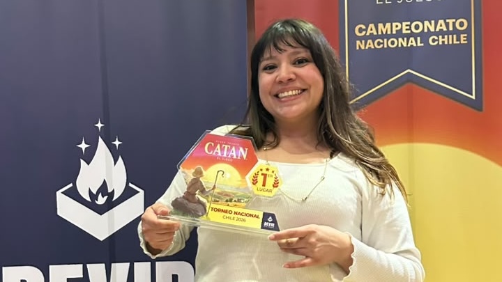 Ingeniera Civil se corona campeona nacional de Catan 2026: representará a Chile en el mundial