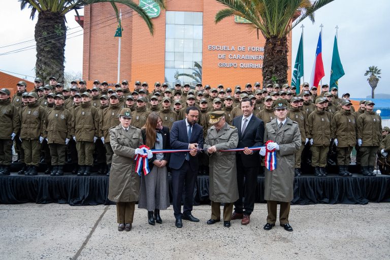 Inauguran la primera Escuela Transitoria de Carabineros: 90 jóvenes iniciaron su formación policial