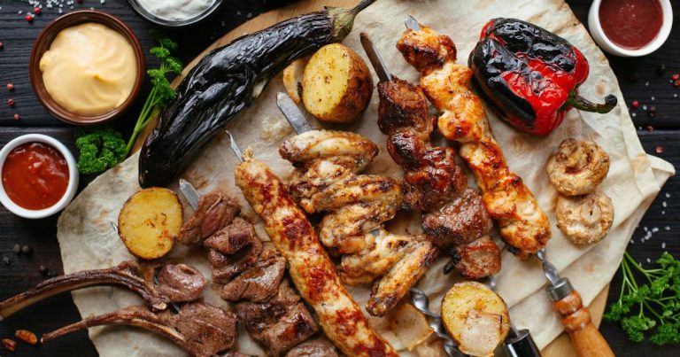 Una jornada de comida y alcohol puede alterar estos indicadores: las recomendaciones para el 18