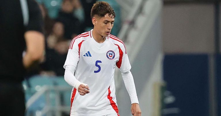 Iván Román llega a Santiago para sumarse a Colo-Colo como nuevo refuerzo: 