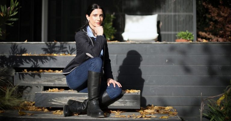 Lucy Cominetti regresa a Canal 13 con “Madre de familia”: “Significa una nostalgia por un lugar donde fui muy feliz”