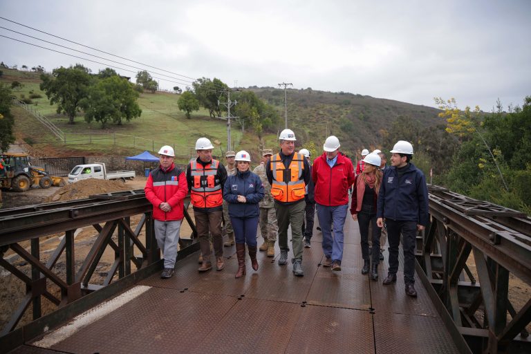 MOP y Ejército restablecen conectividad entre Zapallar y Catapilco con puente mecano