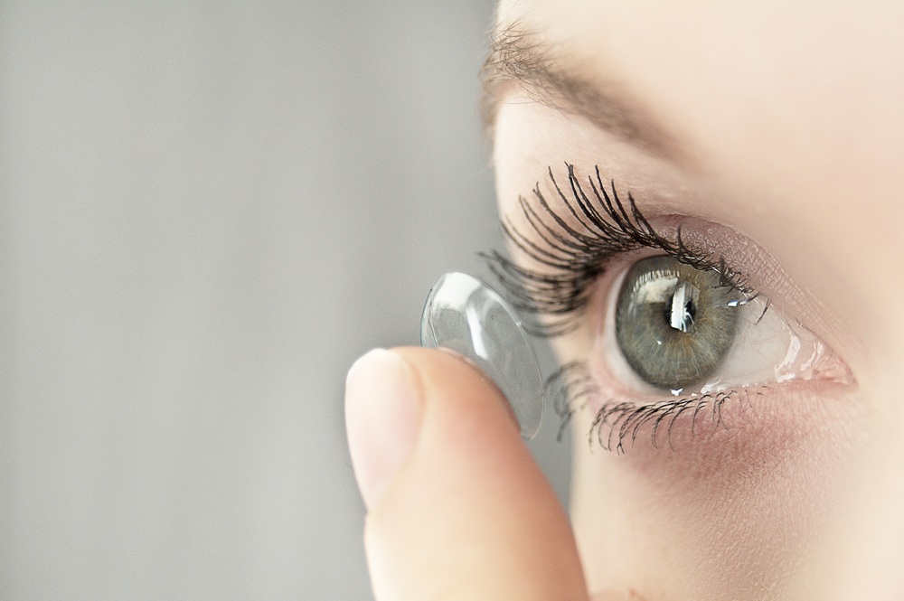 Conoce los 5 errores más comunes al usar lentes de contacto que pueden causar infecciones oculares