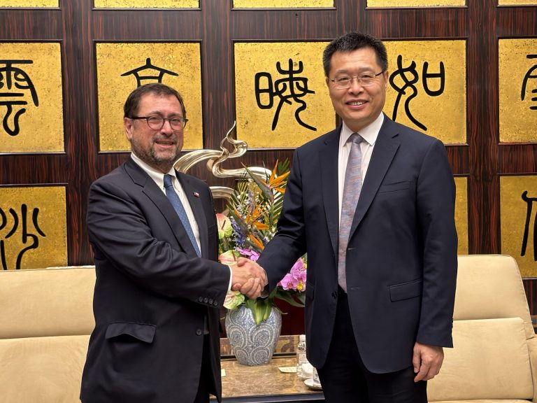 Ministro Pérez Mackenna se reúne en China con autoridades y empresas de Shanghái para afianzar relaciones y explorar mayor colaboración