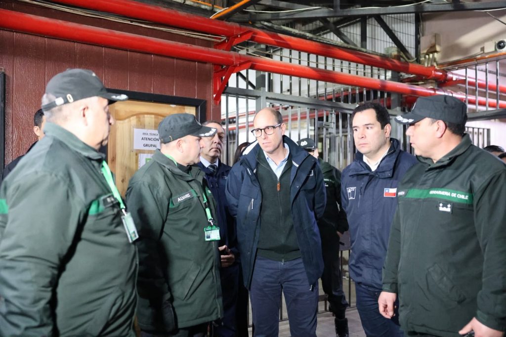 Ministro Arrau supervisó allanamiento en el Centro de Cumplimiento Penitenciario de Chillán