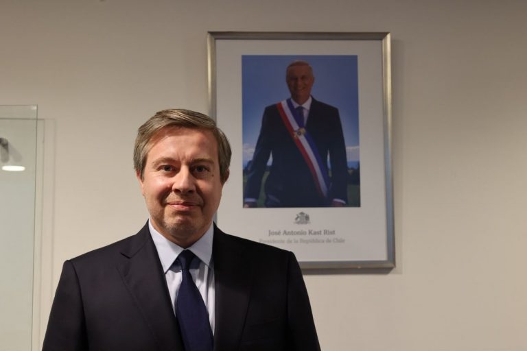 Carlos Barría es designado como nuevo secretario ejecutivo de la Comisión Nacional de Energía