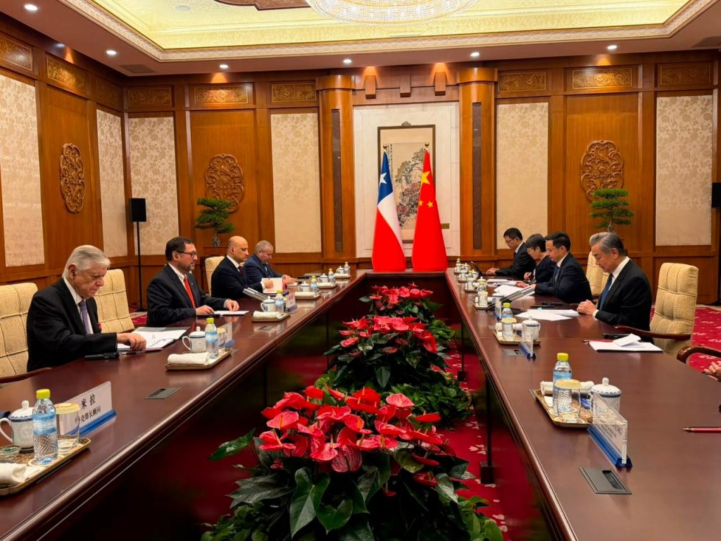 Pérez Mackenna sostiene reuniones clave en China con canciller Wang Yi y viceprimer ministro He Lifeng