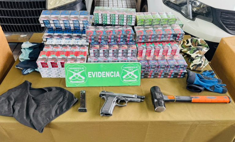Carabineros detiene a tres sujetos por robo de camioneta con cigarrillos: Uno tiene 15 años
