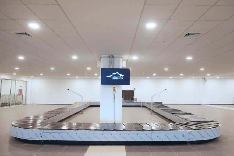 MOP entrega nuevo terminal de pasajeros del aeropuerto de Balmaceda: permitirá recibir a más de 1 millón de pasajeros al año