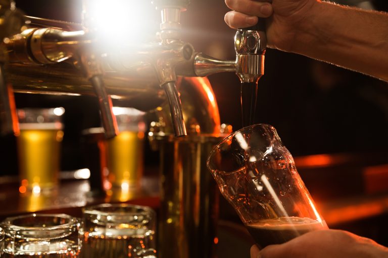 Conocido bar de Santiago anuncia su cierre tras 7 años: preparan último mes de celebraciones