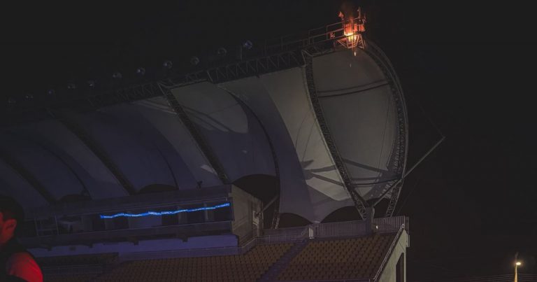 Video | Explosión de transformador en estadio de Quillota obliga a suspender duelo de Deportes Limache y Ñublense