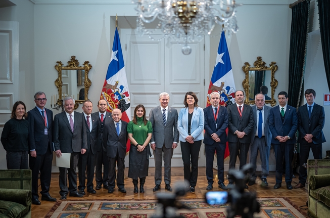 Presidente Kast presenta a los integrantes de la Comisión Nueva Arquitectura del Estado