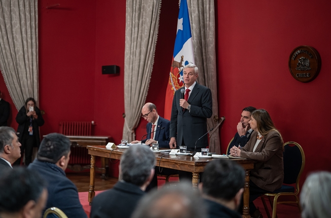 Kast reúne a alcaldes en La Moneda para abordar agenda de seguridad