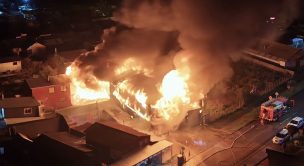 Incendio destruye cuartel de Bomberos y deja una víctima fatal en Los Lagos
