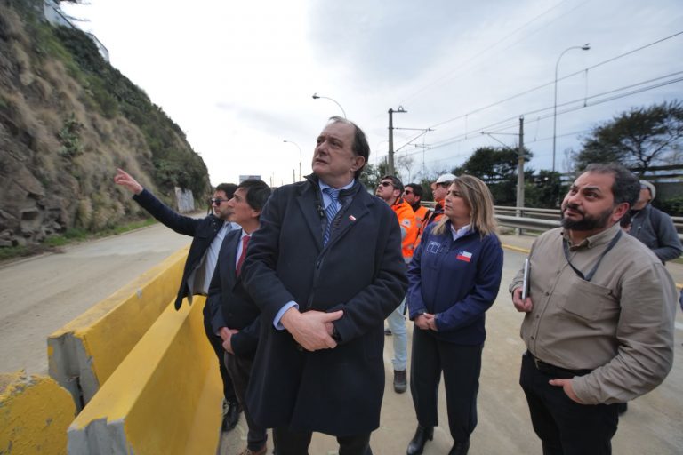Minvu inicia obras de mitigación en Avenida España de Viña del Mar tras remoción en masa