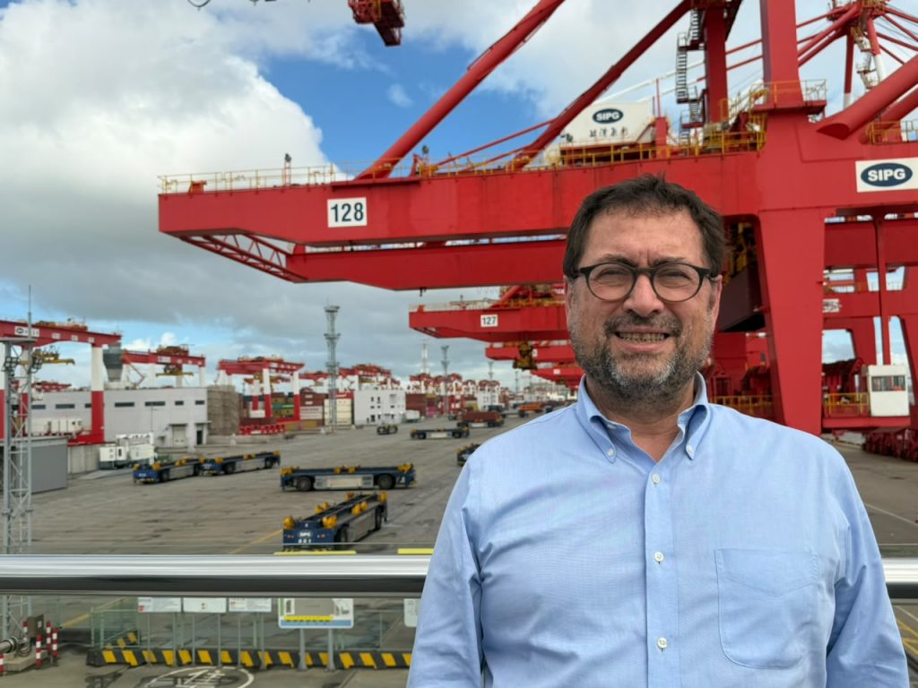 Canciller Pérez Mackenna visita principal puerto de Shanghái: comercio bilateral alcanza los US$67.100 millones
