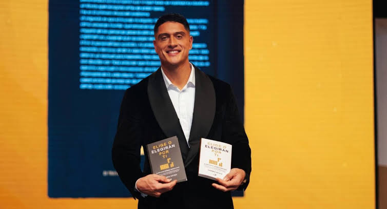 Sammis Reyes inicia gira para presentar su libro: cobrará $39.990 por encuentro con seguidores