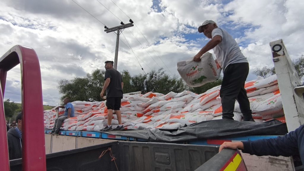 INDAP entrega alimentación caprina a productores afectados por sistema frontal en Coquimbo