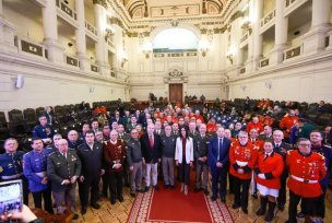 Senado homenajea a bomberos con 60 años de servicio: 54 voluntarios recibieron reconocimiento