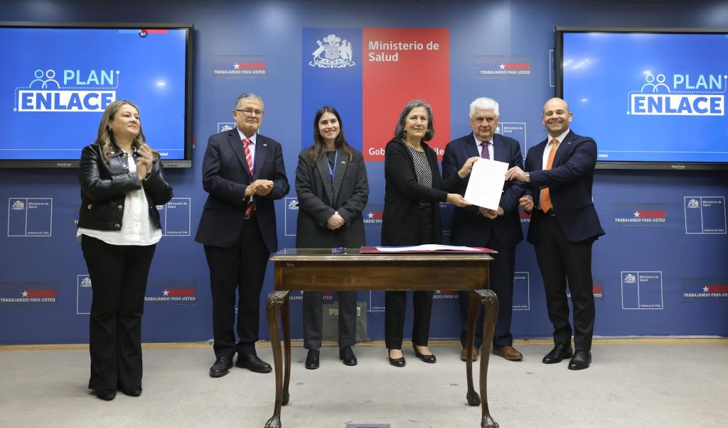 Los Héroes firma convenio con el Ministerio de Salud para contribuir a la disminución de las listas de espera No Ges