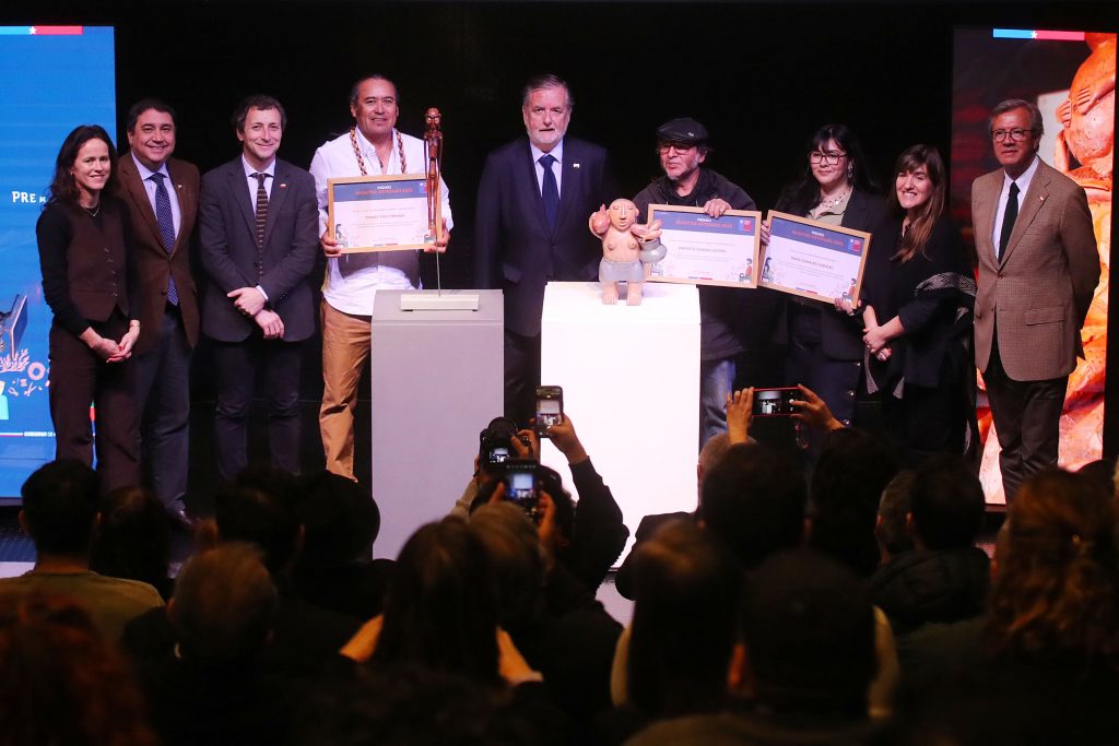 Premio Maestro Artesano 2025: reconocen a tres destacados cultores de Rapa Nui, Santiago y Magallanes