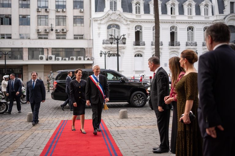 Presidente Kast participó en tradicional Gala de Fiestas Patrias en el Teatro Municipal de Santiago