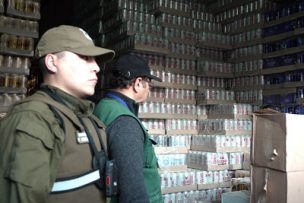 Operativo en Independencia clausura bodega clandestina y decomisa 47 mil unidades de alcohol