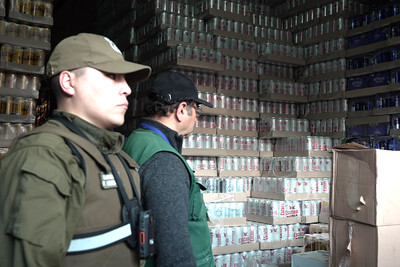 Operativo en Independencia clausura bodega clandestina y decomisa 47 mil unidades de alcohol