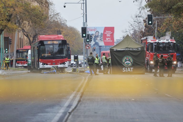 Grave choque provoca congestión en Autopista Los Libertadores y obliga a restringir pistas