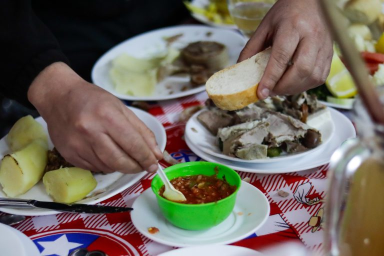 Fiestas Patrias sin malestar: 5 consejos para cuidar el estómago durante el “18”