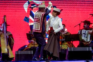 VIDEO | Así fue el tradicional pie de cueca del Presidente Kast junto a la primera dama
